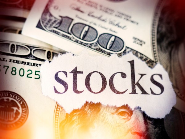 ¿Qué tipos de acciones en Bolsa de Valores 2025 pueden ayudarte a ganar $1000 al mes?